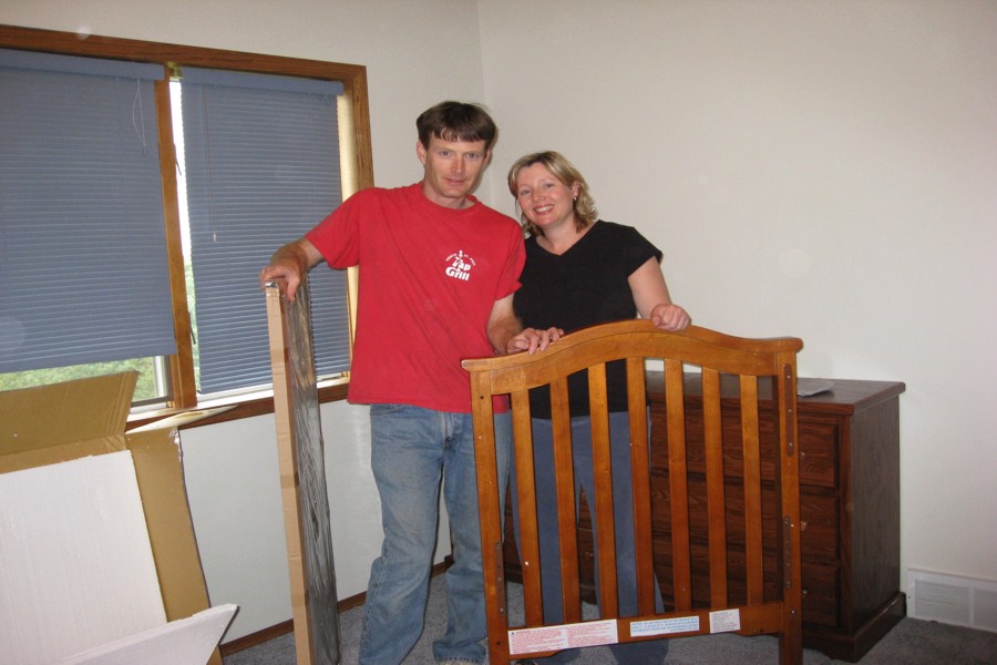 ../image/bill and julie assemble the crib 3.jpg